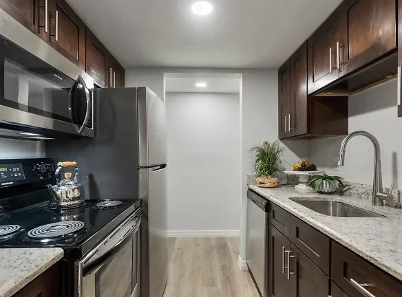 Stonebrook Gated Community Apartments - 4020 S 130th E Ave - Tulsa, OK Apartments for Rent