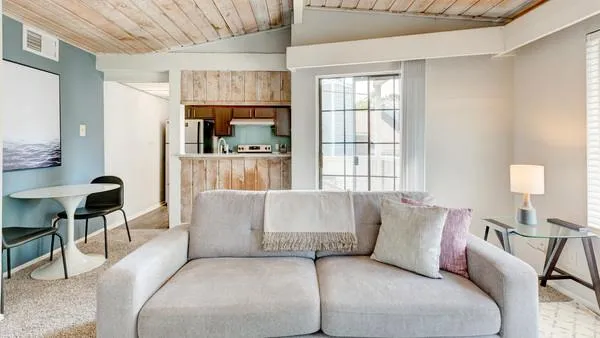 Rent Canopy on Central #30016 in Bedford, TX - Landing