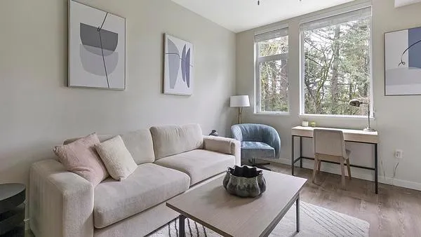 Rent The Woods on Marquam Hill #302 in Portland, OR - Landing