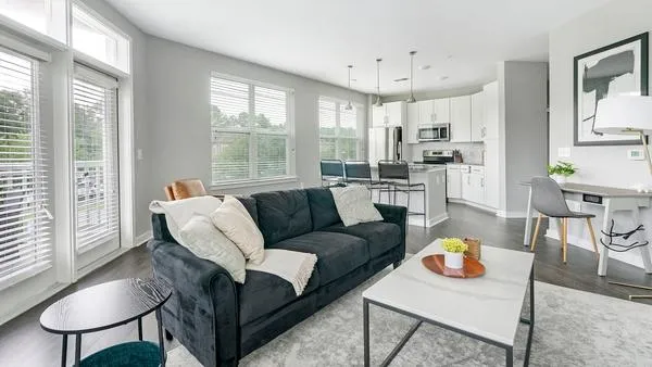 Rent Blu on Farrington #4-213 in Chapel Hill, NC - Landing
