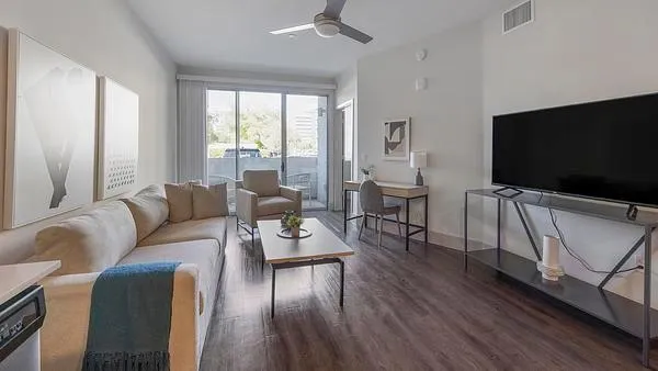 Rent Pearl Biltmore #2101 in Phoenix, AZ - Landing