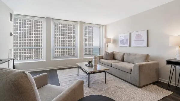 Rent Regents Park #S1906 in Chicago, IL - Landing