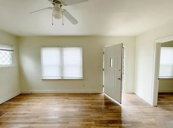 527 Taylor Ave unit 2 - Moscow, ID 83843 - Home For Rent