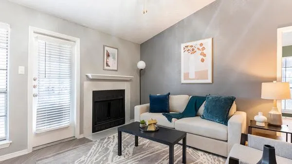 Rent Arbors on Oakmont #521 in Fort Worth, TX - Landing