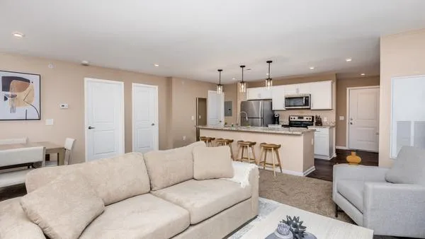 Rent The Charles at Riggins Run #5302-3A in Columbus, OH - Landing