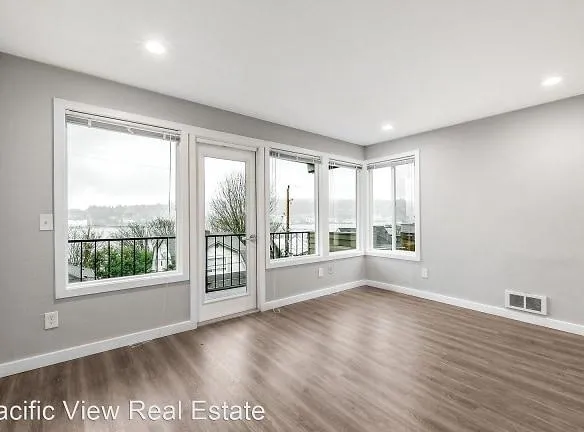 2020 Waverly Pl N - Seattle, WA 98109 - Home For Rent