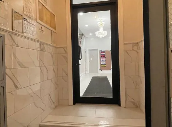 139 Montrose Ave #1+YARD - Brooklyn, NY 11206 - Home For Rent