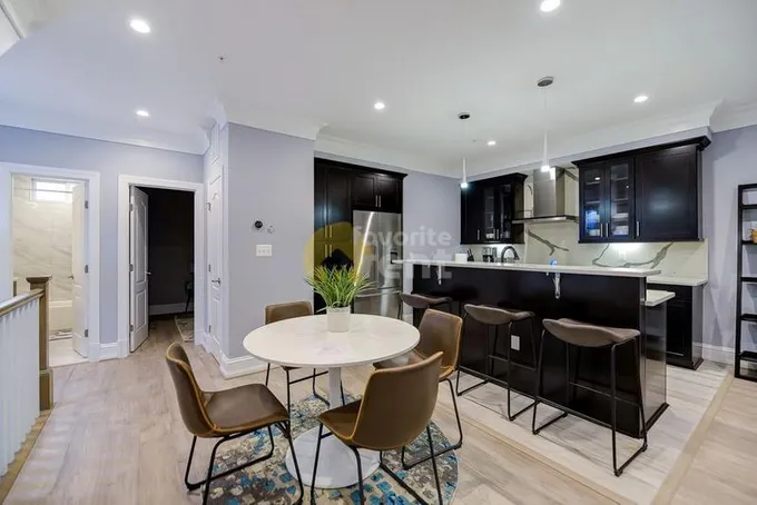 3 bedrooms 3 bathrooms Duplex Condominium in Capitol Hill for Rent
