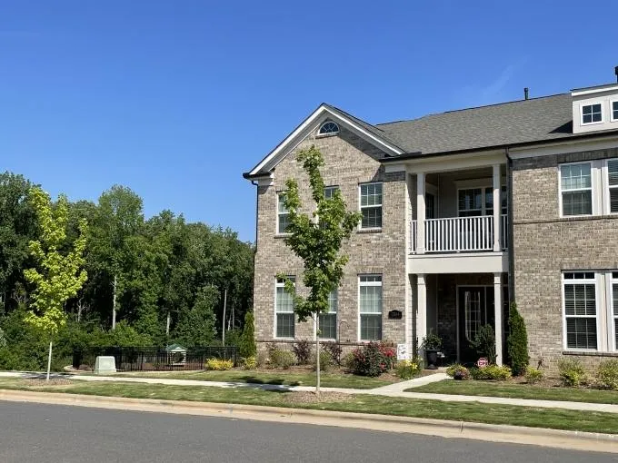 Beautiful 3 BR 3.5 BA 2-Story Open Floor Plan Townhome in Convenient Waverly! for Rent