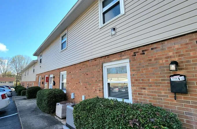 2 Bedroom 1.5 Bath Townhouse- NOW AVAILABLE for Rent