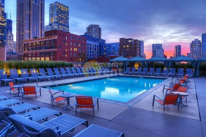 River North, Chicago condo with 3 bedroom, views, pool, fitness center for Rent