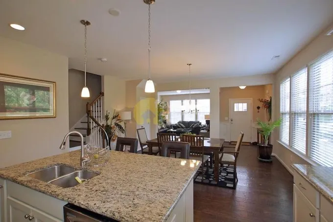 3 Spacious Bedroom Town House located in Durham for Rent