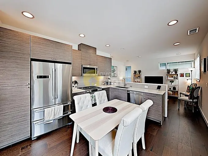Townhouse, 3 bedrooms, 2 1/2 baths in Capitol Hill, Seattle for Rent