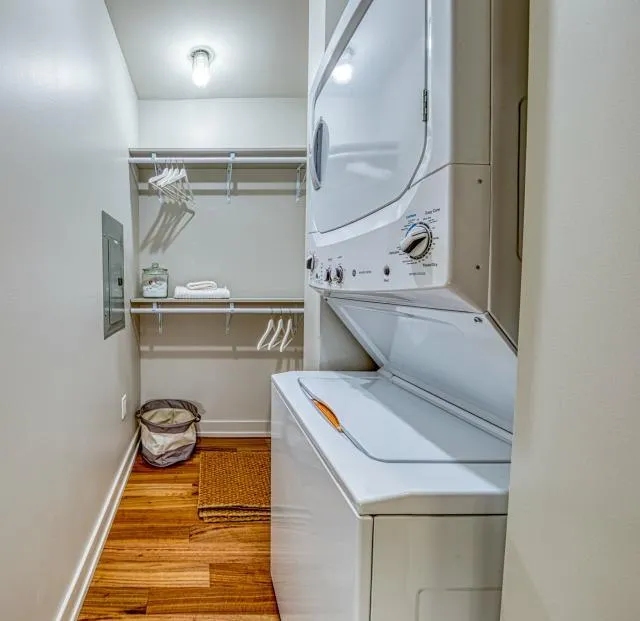 0 Bedroom 1 Bath In Chicago IL 60654 for Rent