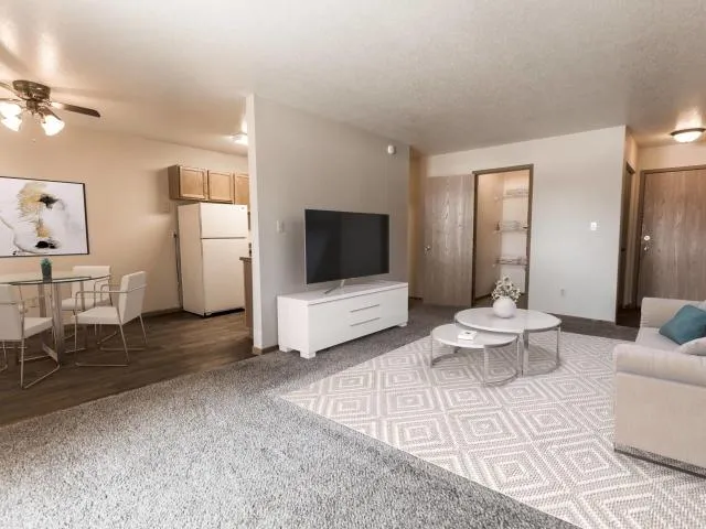 Fantastic 2 Bed 1 Bath Now Available $800/Month for Rent