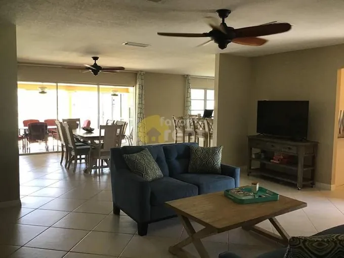 Waterfront Cape Coral 2 bed house with pool for Rent