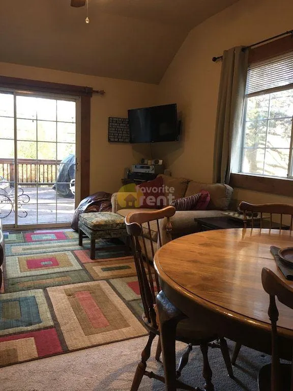 Pet friendly Truckee home with 2 bed 1 bath and large deck for Rent