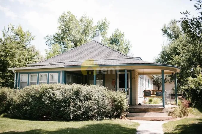 Colorado Springs CENTRAL 3 Bedroom 1 Bath house Garage for Rent