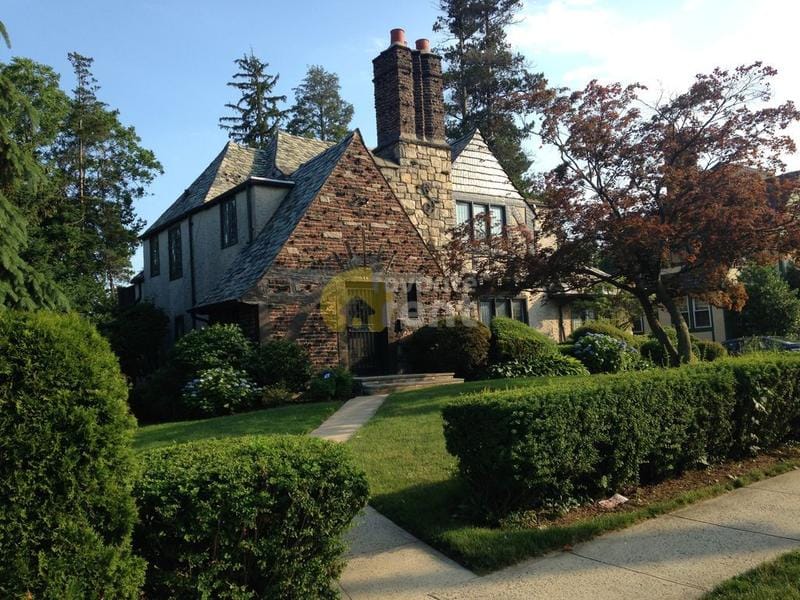 3 bedroom 2,5 bathroom house in New Rochelle, New York for Rent Listing TheCountyOffice