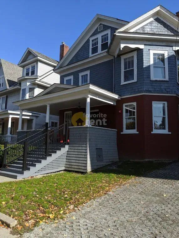 Downtown Victorian 6 bedroom house in Burlington, Vermont for Rent