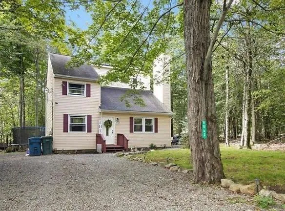9562 Millwood Dr - Tobyhanna, PA 18466 - Home For Rent