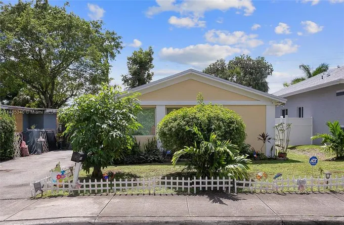 2898 Northwest 6th Court, Fort Lauderdale, FL 33311 for Rent