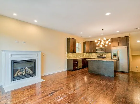 The Maynard At 3639-47 W Montrose - 3639 W Montrose Ave - Chicago, IL Apartments for Rent