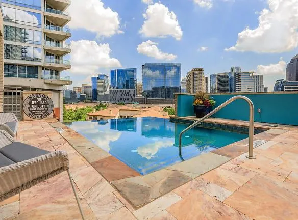 The Vista - 2345 N Houston St - Dallas, TX Apartments for Rent
