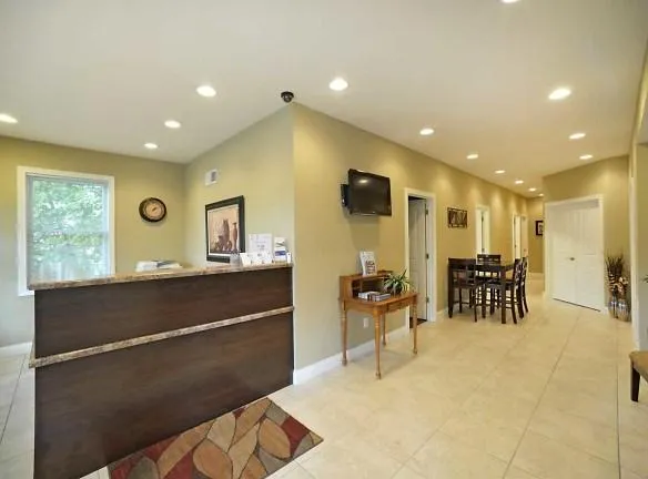 Choice Realty Management - 1715 S Walnut St - Bloomington, IN Apartments for Rent