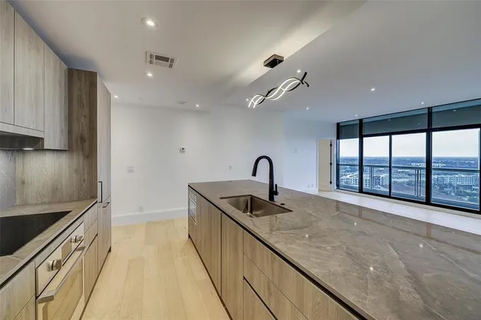 1701 Hermann Dr Unit: 18D Houston Texas 77004 for Rent