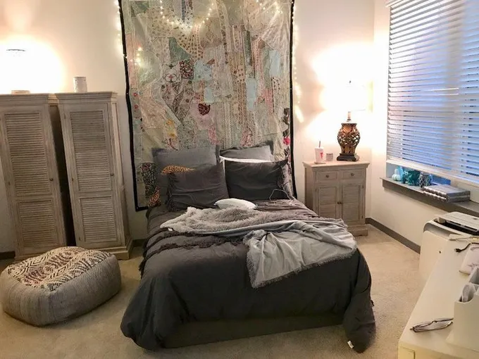 One Bedroom Apt/ Super Nice/ Large/ Balcony/ Downtown for Rent