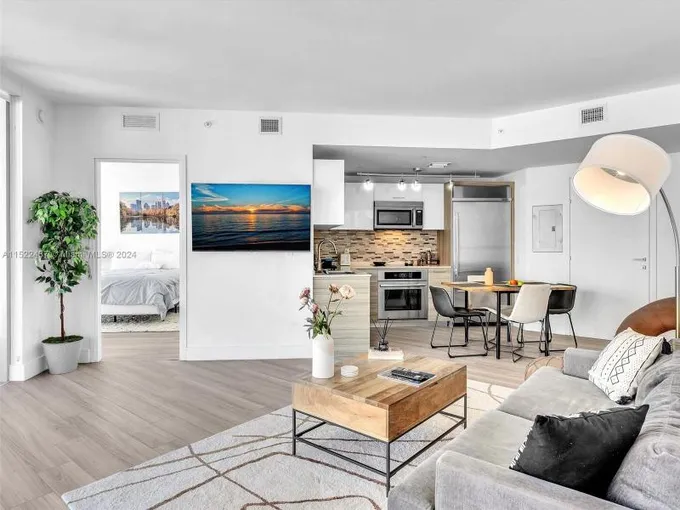1300 Brickell Bay Dr Unit: 3207 Miami FL 33131 for Rent