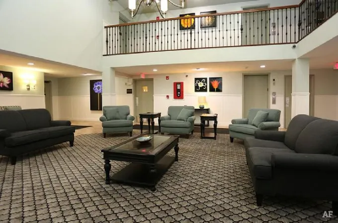 Subleasing 1 Bed 1 Bath Apartment, front facing for Rent