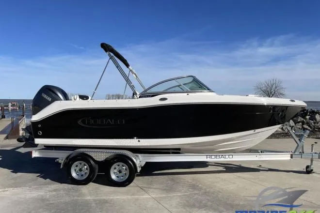 2024 Robalo R207 for Sale