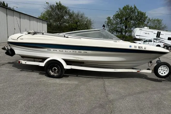 2000 Bayliner Capri 2050 LX for Sale