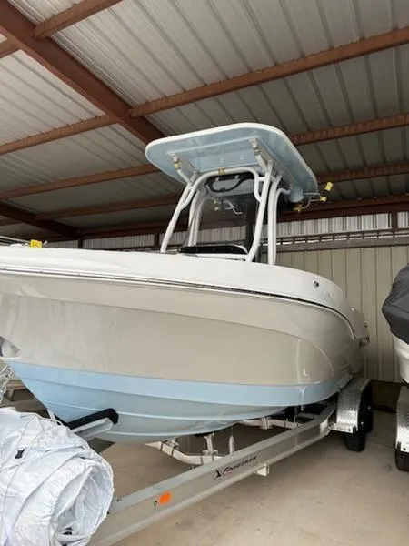 23 foot Crownline Finseeker 230 CC for Sale