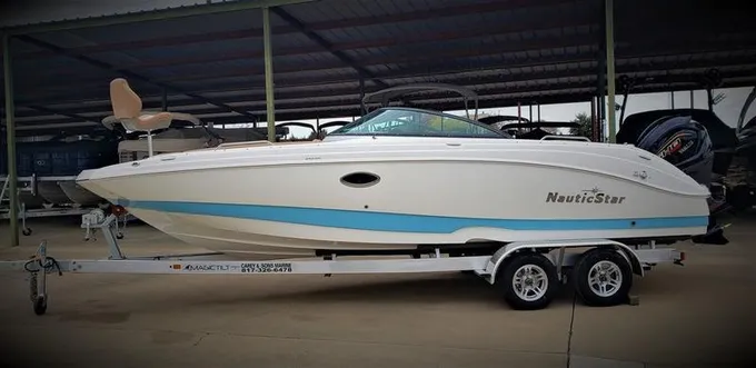 24 foot Nautic Star 243DC for Sale