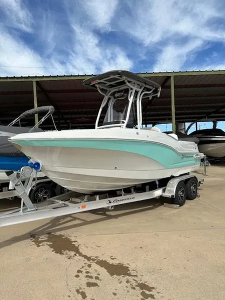 21 foot Crownline Finseeker 210 CC for Sale