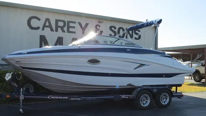 23 foot Crownline E235 for Sale