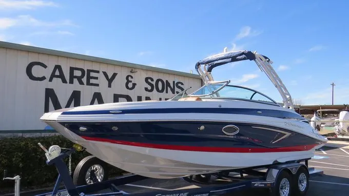 25 foot Crownline E255 for Sale
