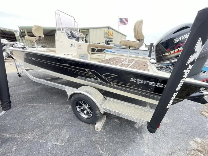 20 foot Xpress H20 BAY for Sale