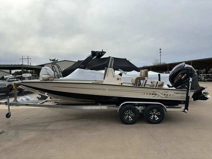 22 foot Xpress H22 BAY for Sale