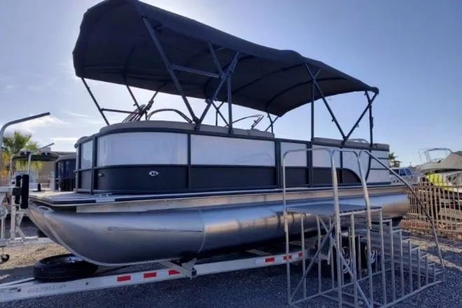 2023 Bentley Triple Pontoon 22' Legacy Cruise XL for Sale