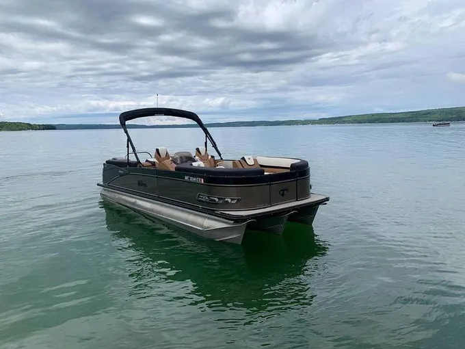 2023 Tahoe 2585 Cascade Quad Lounger for Sale