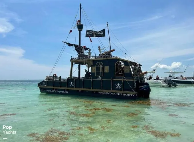 1988 Bass Tracker Party Hut 28 for Sale