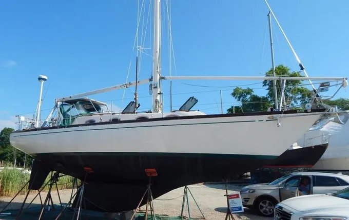1976 Heritage Yacht Intrepid 35 for Sale