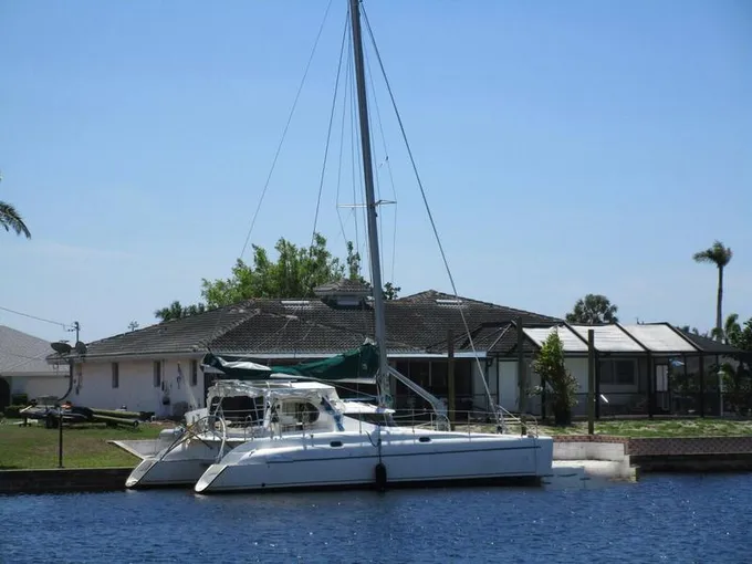 1998 Fountaine Pajot Athena 38 for Sale