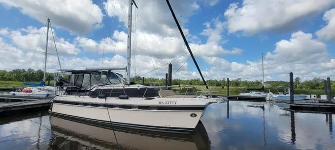 1995 Island Packet Boats Cat 35 for Sale
