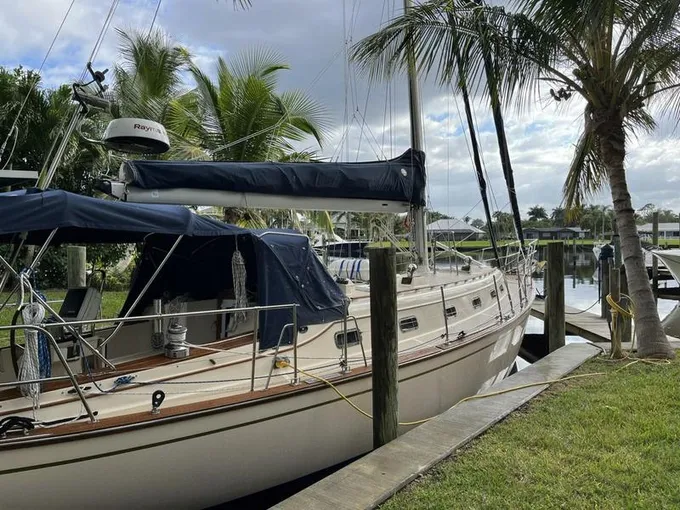 1996 Island Packet Boats 45 for Sale