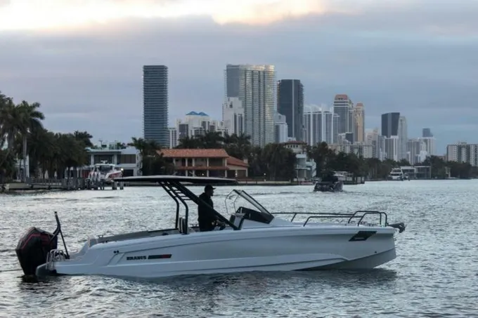 2024 Axopar SHADOW 300 CT for Sale